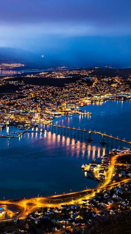 Tromsø Viewpoint, Northern Norway — Scenic viewpoint offering panoramic views of Tromsø city, fjord, and surrounding mountains.